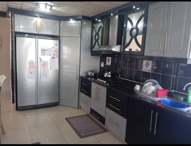 3 BEDROOM HOUSE FOR SALE IN SILVERGLEN